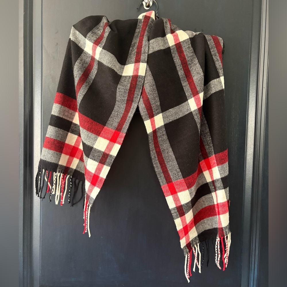 Cashmere Plaid Scarf Made in Scotland Fringe Black Red White